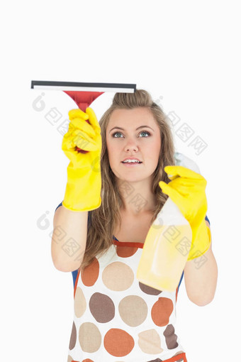 女仆黄色的手套刮水器消毒液喷雾