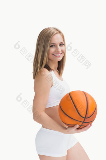 肖像快乐女人运动服装持有篮球