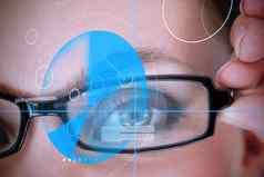 女人穿眼镜蓝色的识别技术