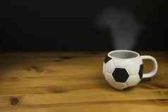 足球形状的咖啡杯子蒸汽形状的非洲未来