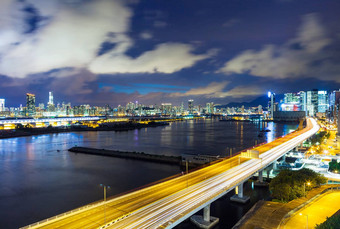 在<strong>香港香港城市</strong>高速公路晚上