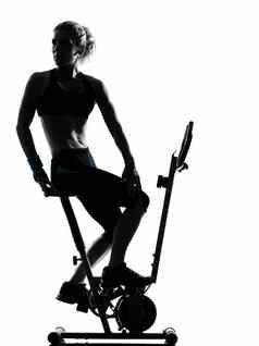 女人骑自行车锻炼健身的姿势