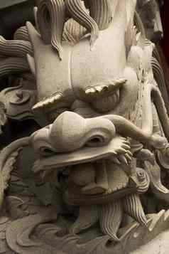 中国人寺庙龙雕像