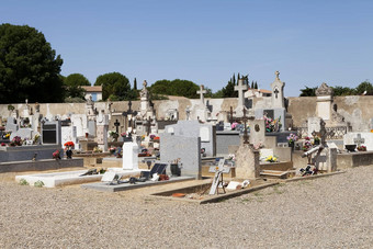 典型的法国墓地