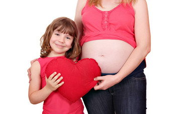 女儿大红色的心怀孕了妈妈。