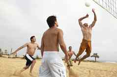 集团多民族但玩排球海滩
