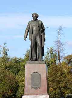 纪念碑伟大的俄罗斯画家列宾