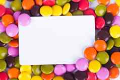 色彩斑斓的糖糖果白色卡