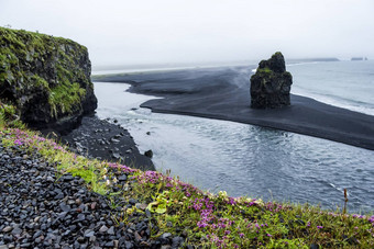 黑色的火山沙子南海岸冰岛