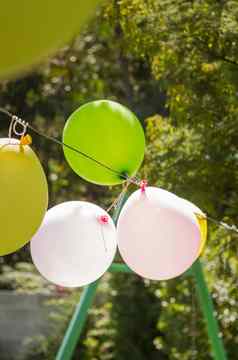 气球游戏童年花园聚会，派对