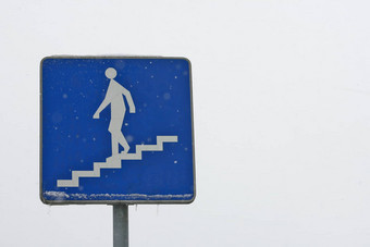 信息标志显示楼梯行人冬天
