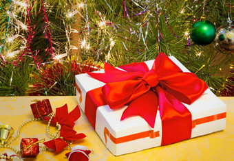 漂亮的包装礼物圣诞节装饰枞树形
