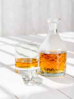 威士忌玻璃水瓶岩石玻璃