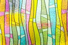 五彩缤纷的染色玻璃教堂窗口肖像取向
