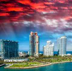 迈阿密佛罗里达美丽的城市天际线黄昏