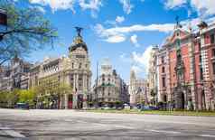 大都市建筑长满草的建筑马德里