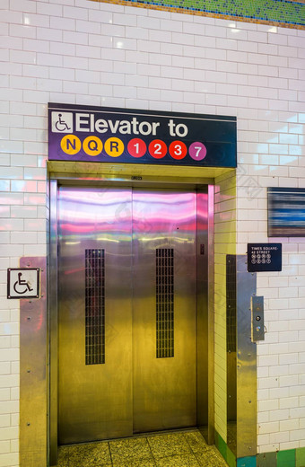 电梯纽约城市地铁