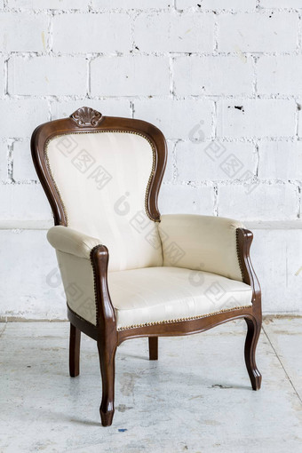 白色复古的椅子