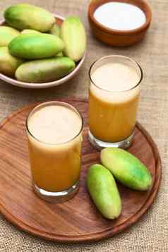 新鲜的汁使香蕉西番莲之果实年西番莲三方