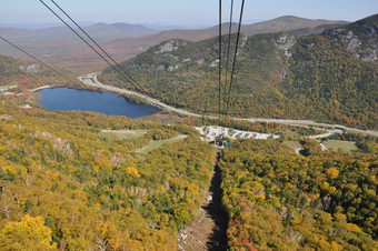 秋天颜色视图大炮山空中缆车白色山<strong>国家</strong>森林汉普郡