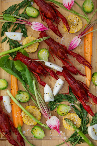 海螯虾跟蔬菜