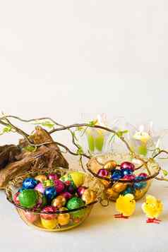 复活节装饰巧克力鸡蛋