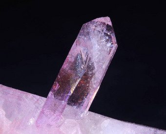 粉红色的石英水晶