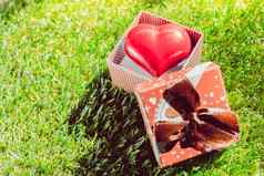 礼物爱丰盛的礼物礼物盒子红色的心内部