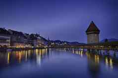 晚上视线教堂桥卢塞恩瑞士