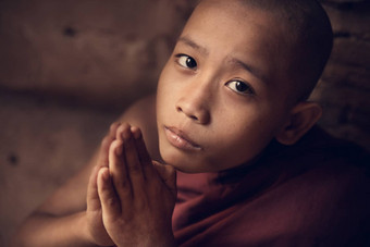 佛教novice和尚祈祷修道院