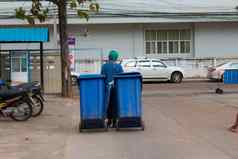 蓝色的红色的垃圾箱回收垃圾箱垃圾罐公共医院