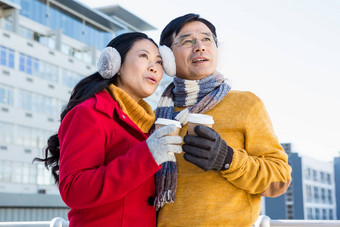 老亚洲夫妇咖啡