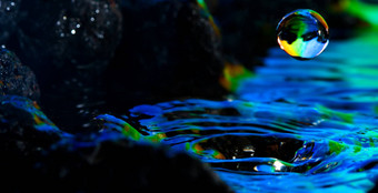 色彩斑斓的有创意的水下降风景