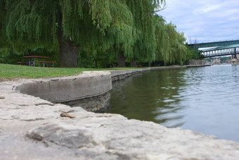 河流边缘公园