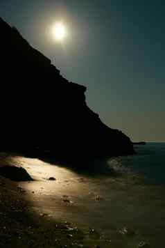 月亮晚上海