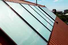 太阳能面板geliosystem房子屋顶