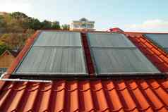 替代能源太阳能系统房子屋顶