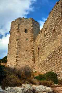 废墟中世纪的堡垒骑士