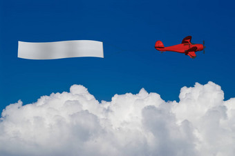 红色的飞机拉空白横幅白色云