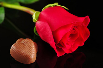 巧克力心红色的玫瑰