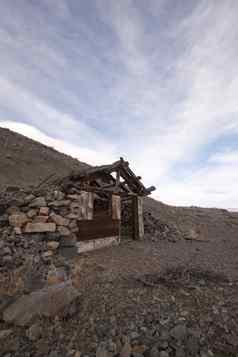 被遗弃的小屋沙漠风景优美的房子旅行小屋