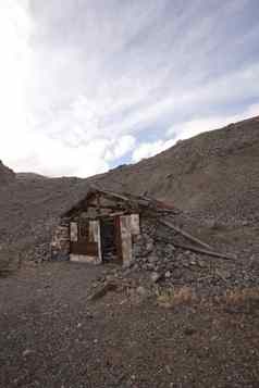 被遗弃的小屋沙漠风景优美的房子旅行小屋