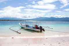 传统的船吉利·少岛海滩印尼