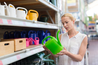 女人选择项公寓现代首页家具商店