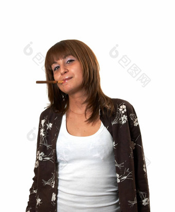 女孩吸烟雪茄