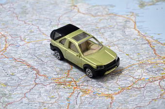 概念小绿色皮卡玩具车意大利地图