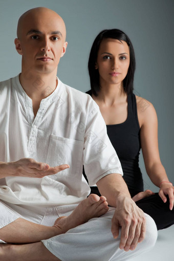 夫妇瑜伽冥想