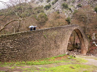 拱形石头桥希腊