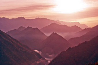 黎明神农架山中国