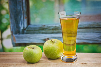 苹果汁玻璃表格